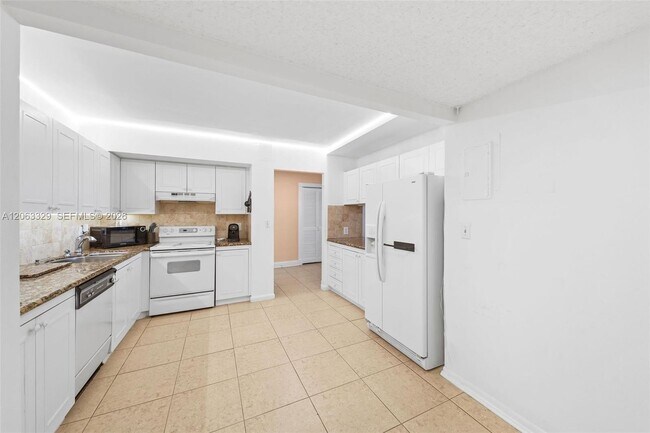 Foto del edificio - 2500 Parkview Dr