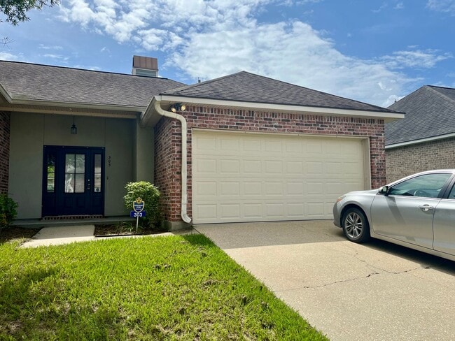 Building Photo - 303 Briarhaven Dr