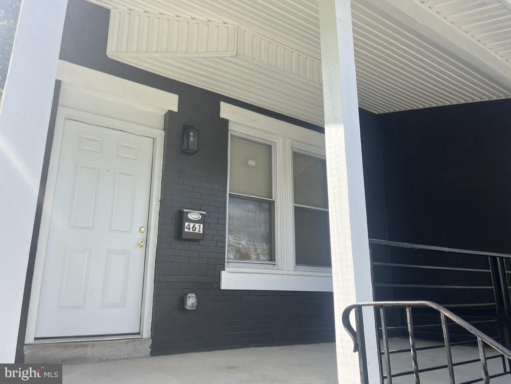 Primary Photo - 461 Winona St