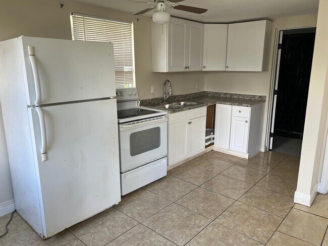 Foto del edificio - 8269 NW 1st Pl