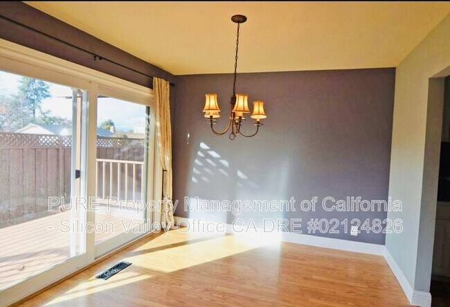 Foto del edificio - 5780 Rudy Dr