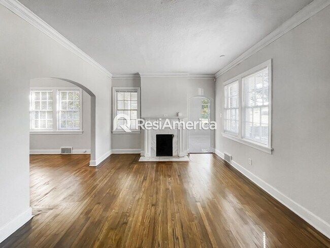 Foto del edificio - Beautifully Renovated Rental Near Rhodes College!
