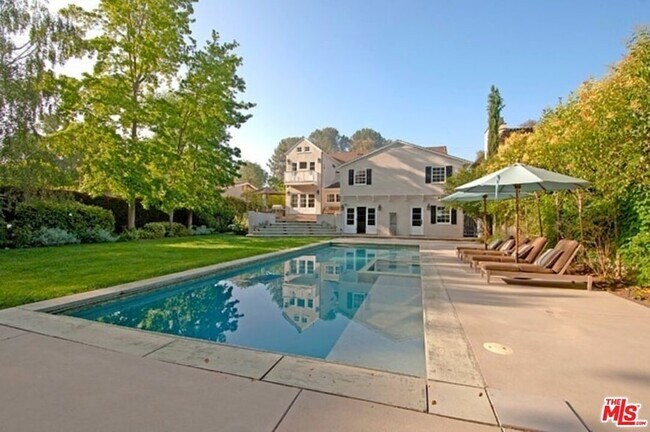 Foto del edificio - 10253 Valley Spring Ln