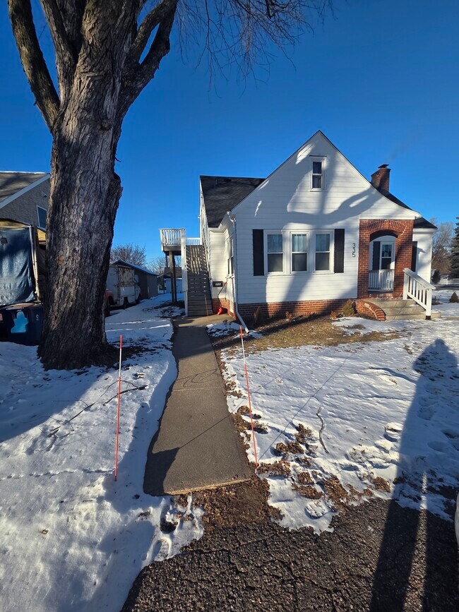 Building Photo - 335 Shakopee Ave E