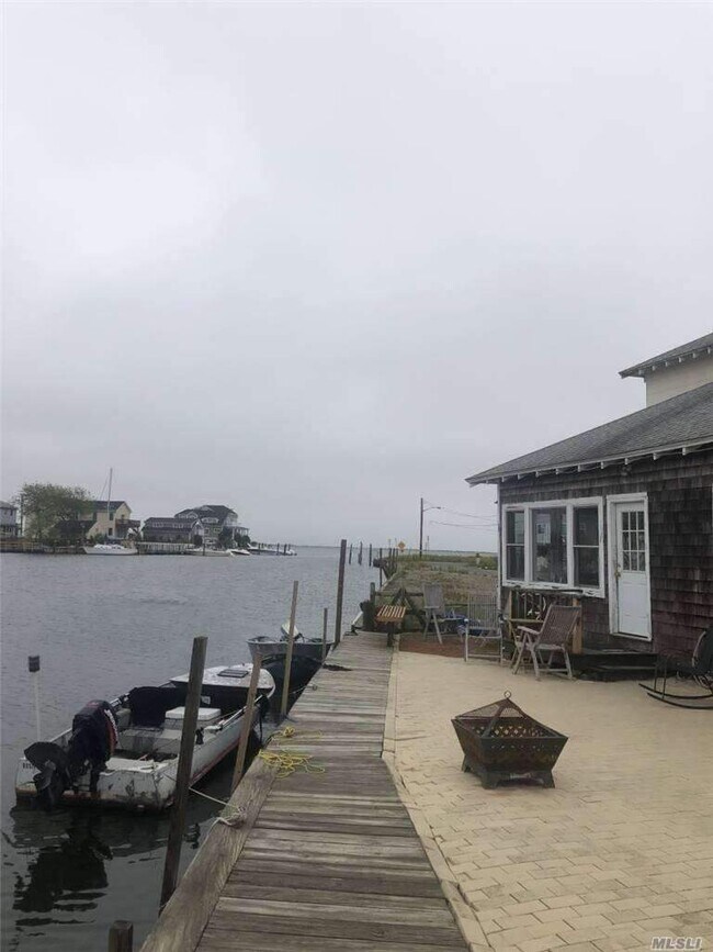 968 S 4th St, Lindenhurst, NY 11757 House Rental in Lindenhurst, NY