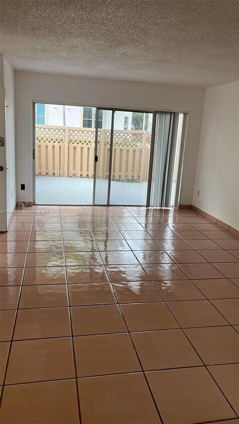 Foto principal - 4430 NW 79th Ave