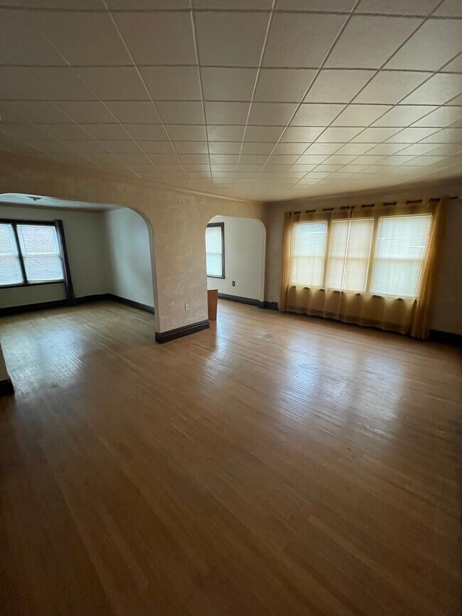 Sala de estar, solárium, comedor - 309 4th St