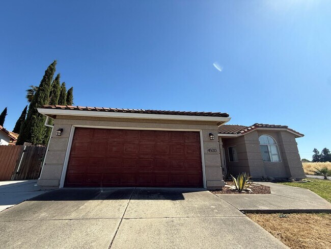 Foto del edificio - Charming 3 bedroom, 2 bathroom home locate...