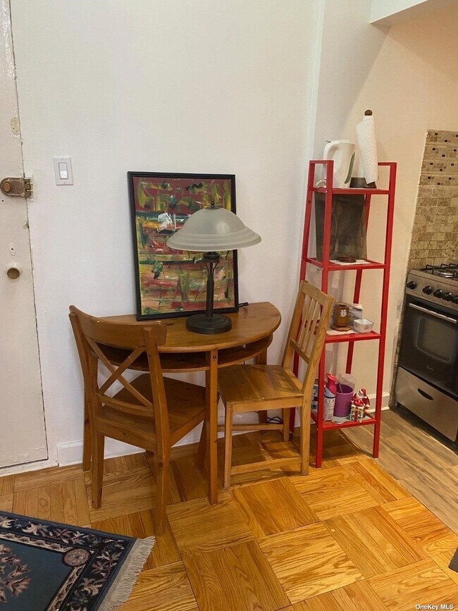 Foto del edificio - 76-26 113th St