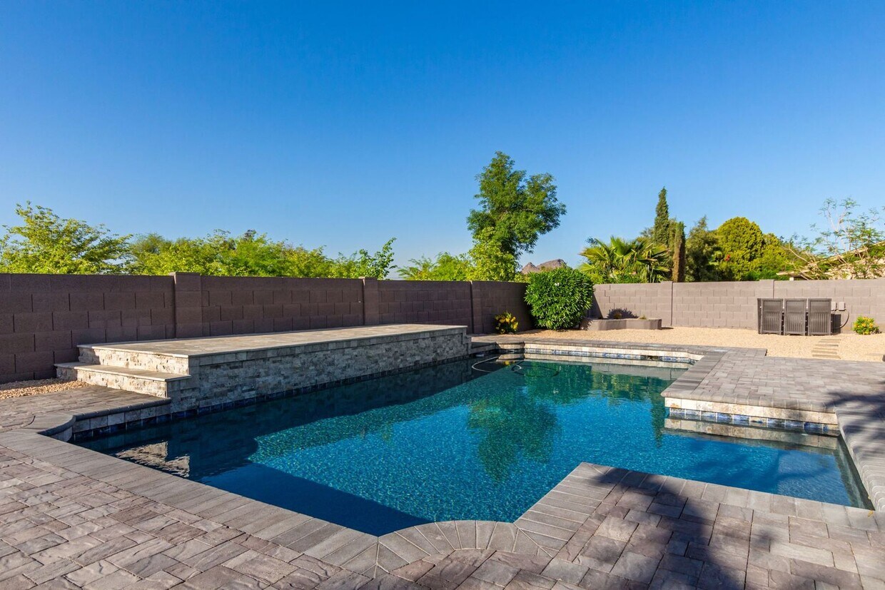 Primary Photo - Central & Thunderbird 3 bdrm 2 bath Home w...