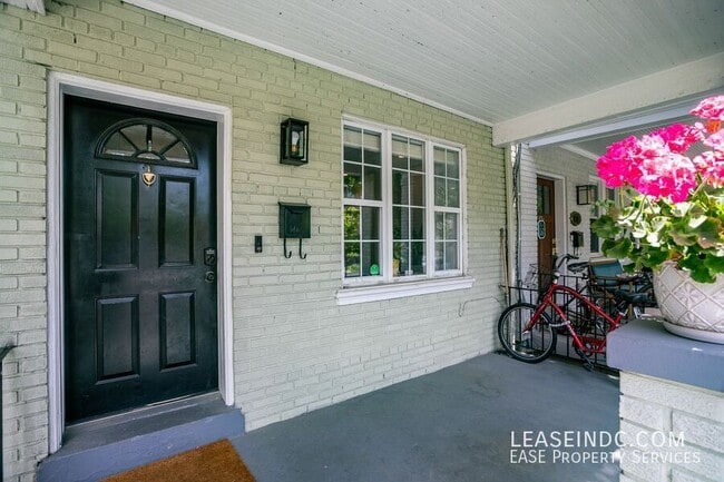 Foto del edificio - 719 Gallatin St NW