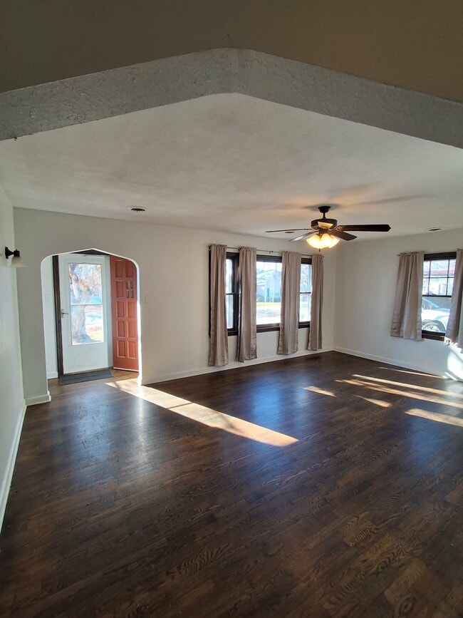 Foto del edificio - 109 E Fairview St