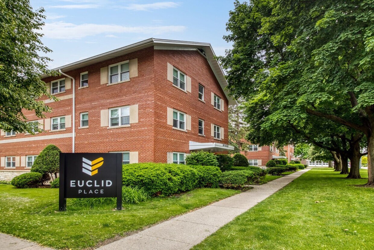 549 W Euclid Ave Unit 208, Arlington Heights, IL 60004 Apartment for