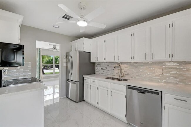 Building Photo - 320 NW 51st Ct