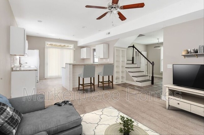 Foto del edificio - 208 E 1st St
