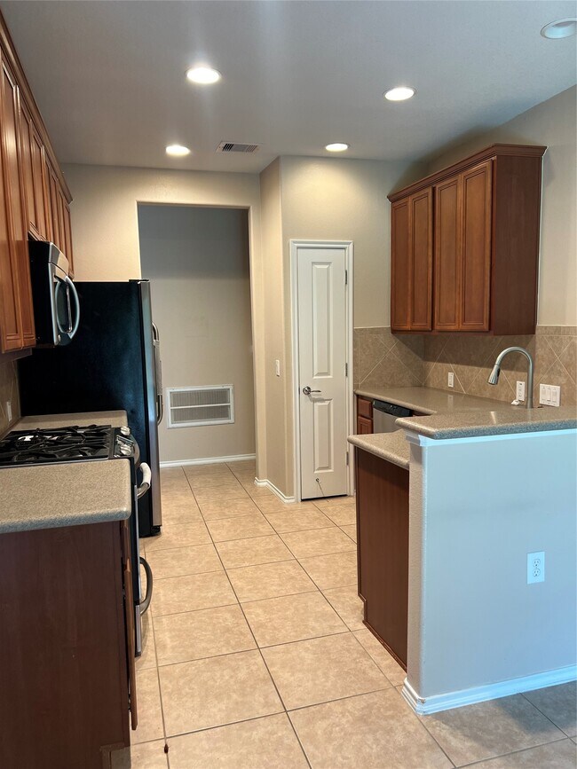 Foto del edificio - 13600 Breton Ridge St
