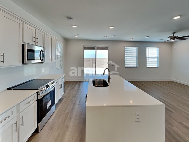 Foto del edificio - 9585 Harkes Dr