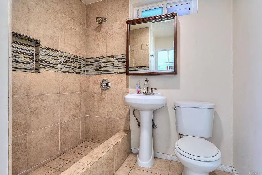 Primary Photo - This 1 bedroom, 1 bath condo is at walking...