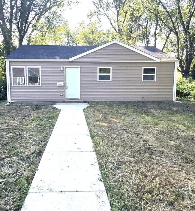 Building Photo - Enjoy this beautifully remodeled 3-bedroom, 1-bath home
