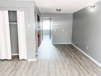 Building Photo - Stanley Manor Apartments