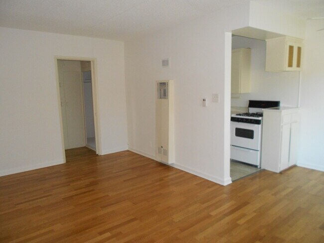 Building Photo - 10756 Santa Monica Blvd