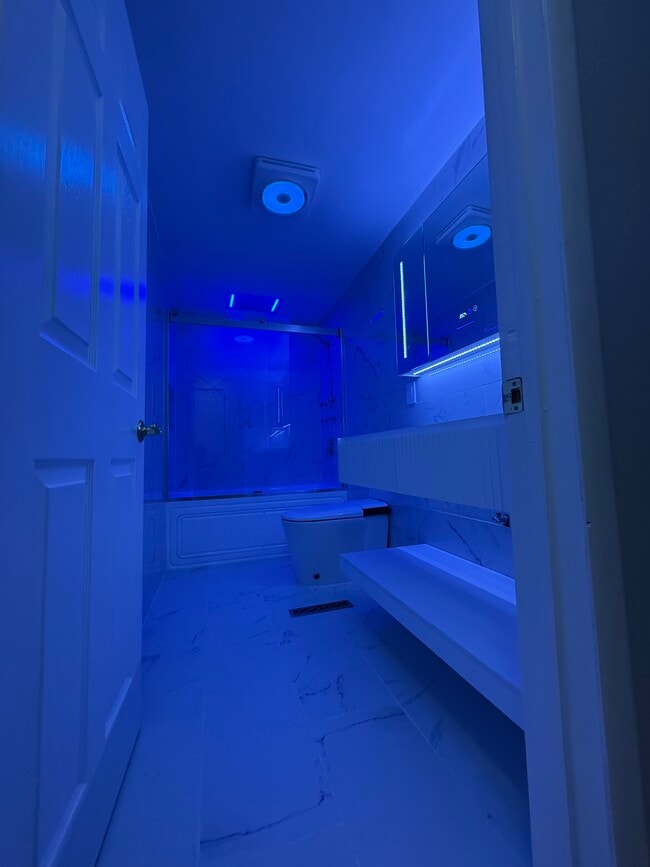 Full Bathroom - 8357 Redwing Dr