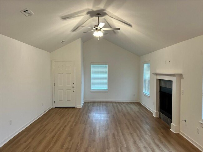 Building Photo - 502 N Cresswell Dr