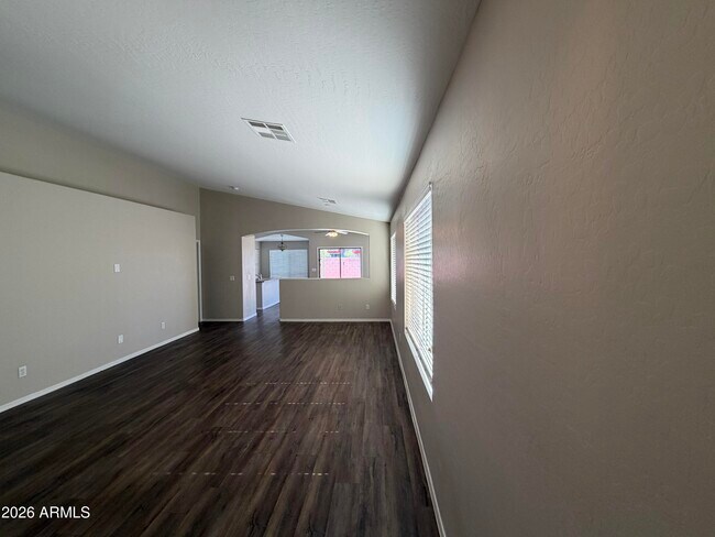 Foto del edificio - 17260 W Navajo St