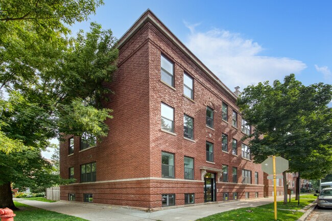 Foto del edificio - 1658 W Summerdale Ave