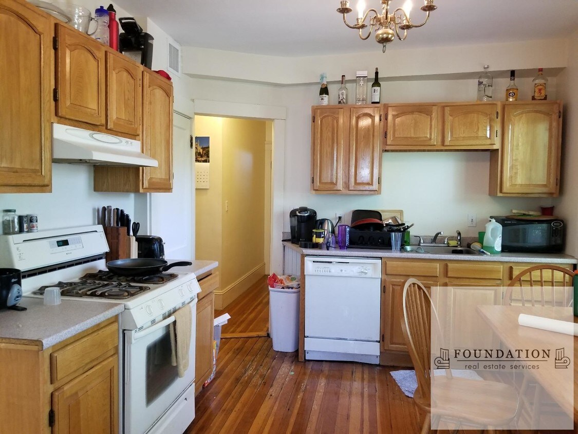 Primary Photo - 19 Turner St