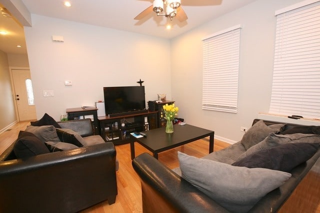Livingroom - 522 N Ashland Ave