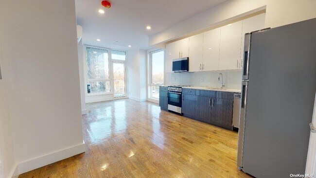 Foto del edificio - 13828 Queens Blvd