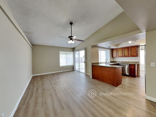 Foto del edificio - 1430 E Sheffield Ave
