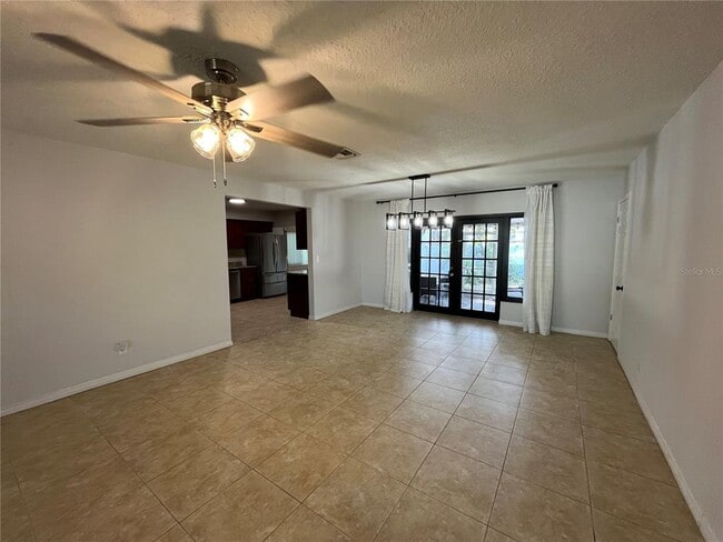 Building Photo - 422 Crosswinds Dr