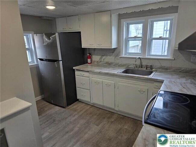 Foto del edificio - 612 W Garrison St