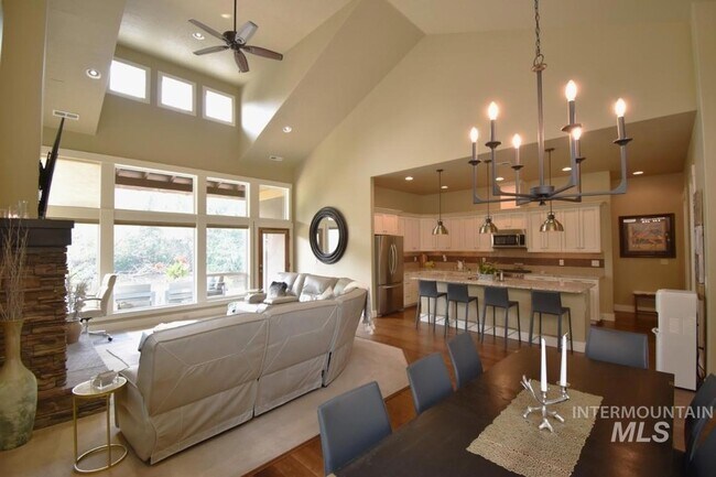 Foto del edificio - 1193 E Lone Shore Dr