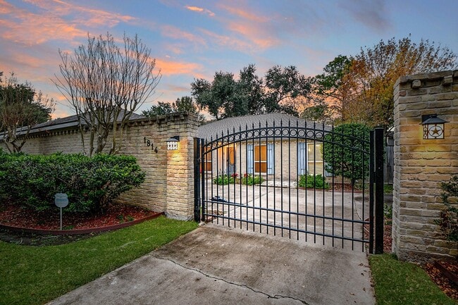 Foto del edificio - 1814 Cherry Bend Dr