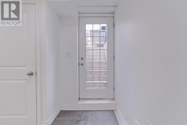 Building Photo - 25 Drummondville Dr