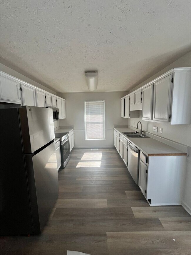 Foto del edificio - 218 Silver Oaks Dr