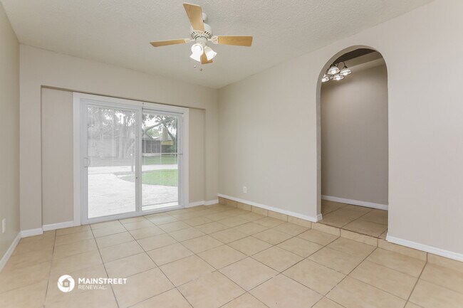 Building Photo - 552 Winding Oak Ln