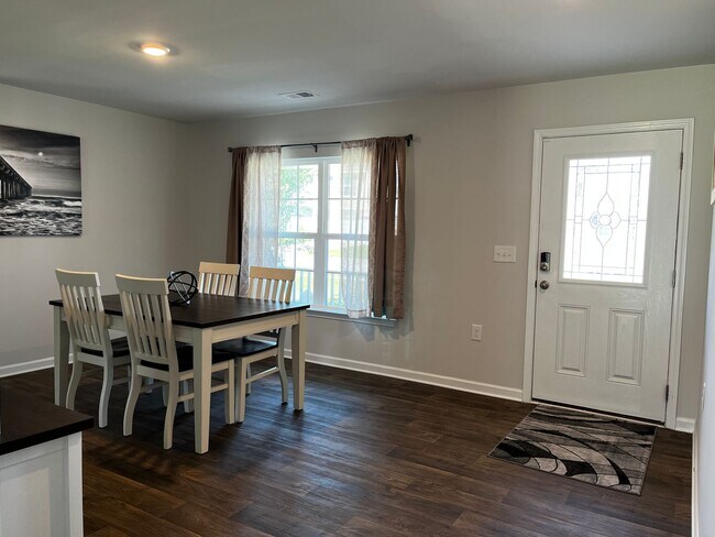 Foto del edificio - Beautiful 2 story home in the new Lake Tyl...