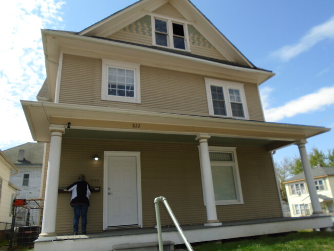 Building Photo - 822 N 13th St