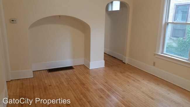 Foto del edificio - 2852 N Holton St