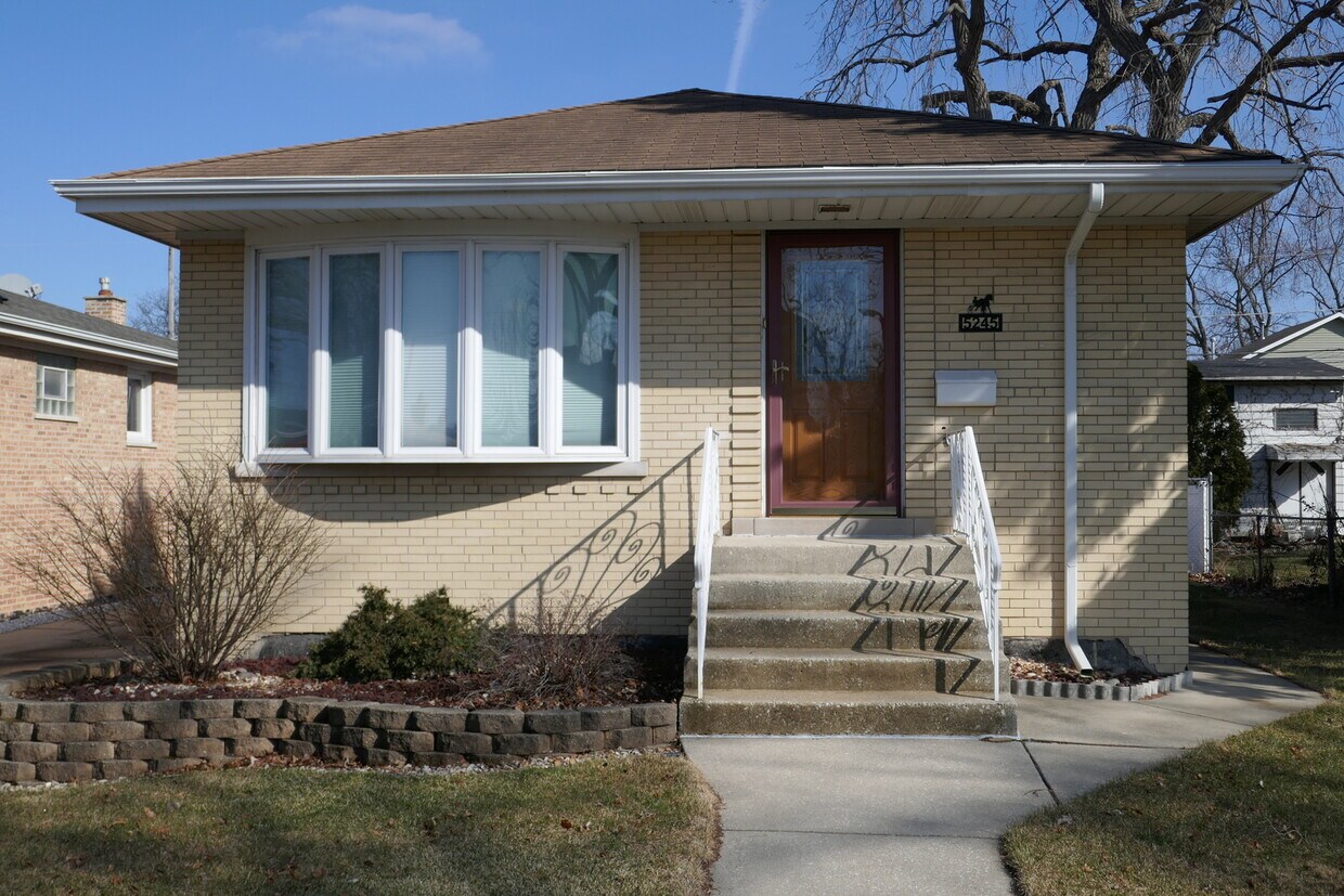 Primary Photo - 5245 S Nordica Ave
