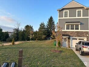 Building Photo - 2914 Belgian Dr