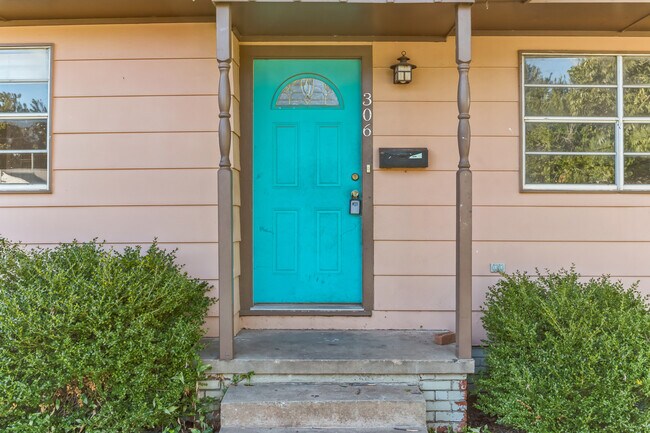 Building Photo - 306 E Jacobs Dr