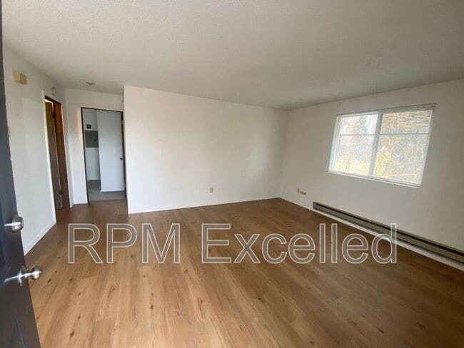 Foto del edificio - 475 Houser Way S