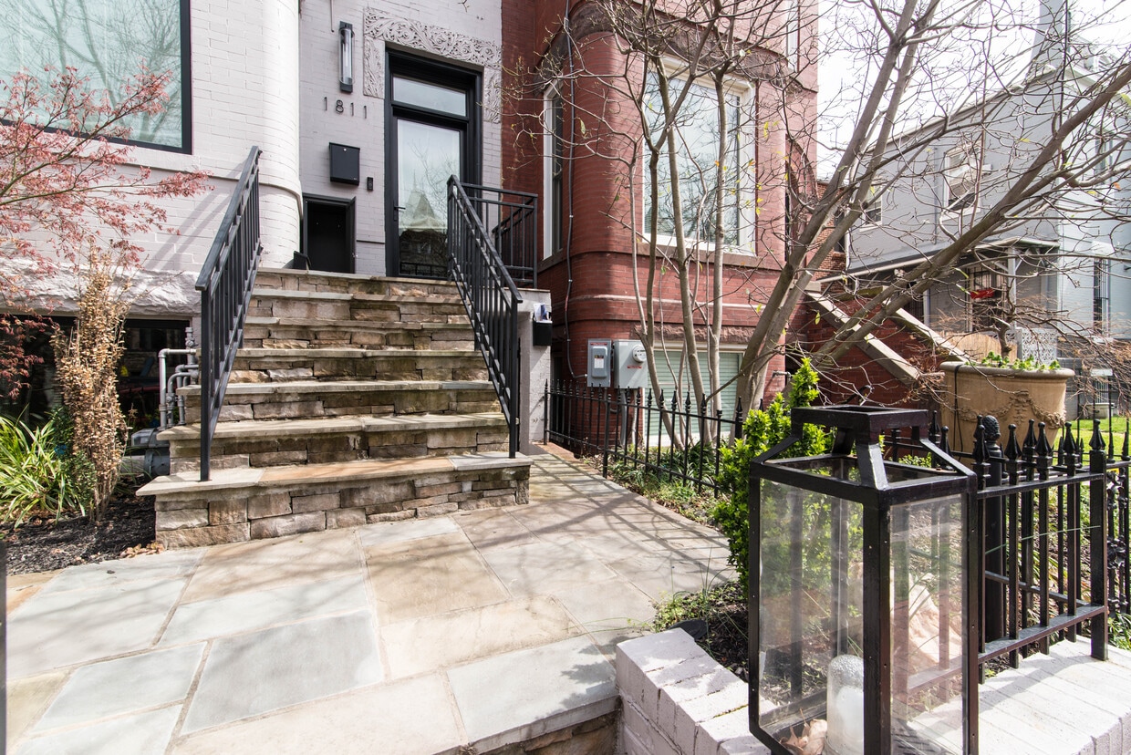 Primary Photo - 1811 1st St NW