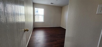 Building Photo - 315 Sunset Colony Dr