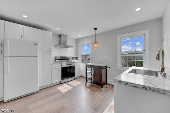 Building Photo - 634 Self Master Pkwy